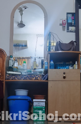 ড্রেসিং টেবিল
